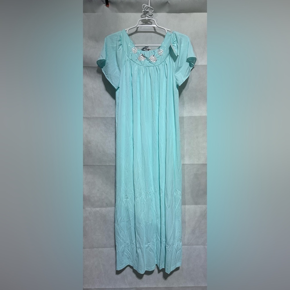 Vintage SHADOWLINE Blue Nylon Rose Embroidered Maxi Nightgown Lingerie Sz M NWOT